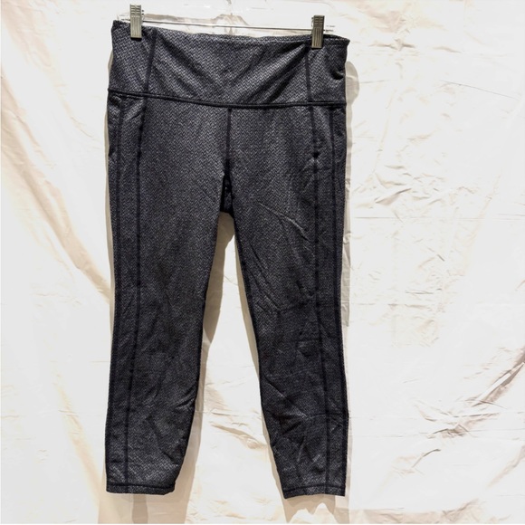 Athleta Pants - NWOT Athleta leggings crop Naylon blend black gray SZ L